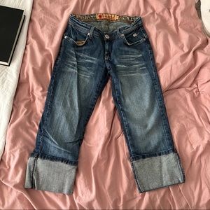 Y2K APPLE BOTTOM CAPRIS